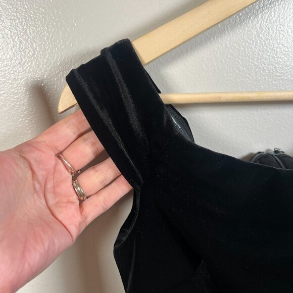 Xscape Velvet Off The Shoulder Gown Size 4 Black Holiday Event Christmas Party - Picture 3 of 11